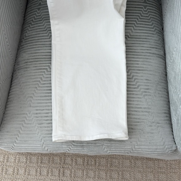 Talbots High Waist Straight Leg White 5 Pocket Jeans. Made w/2% Spandex. Size 16 - Picture 2 of 11